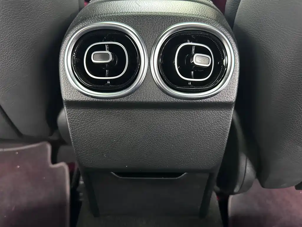 Mercedes-Benz C-Class 2024 — фото 10