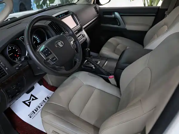 Toyota Land Cruiser 2011