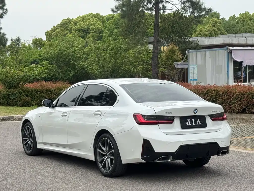 BMW 3 Series 2025 — фото 13