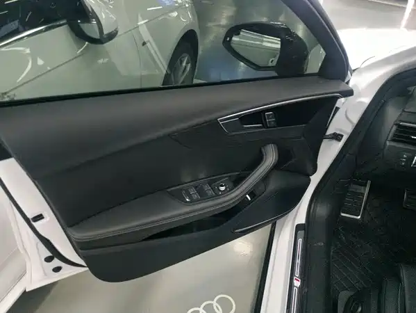 Audi A4L 2024