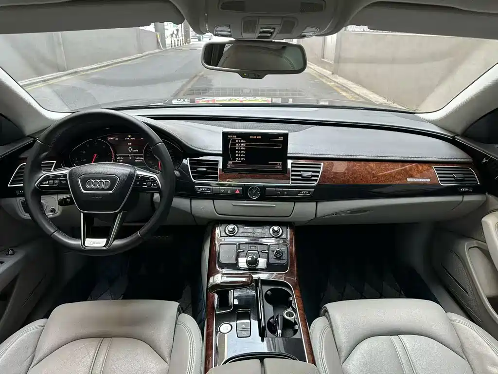 Audi A8 2011