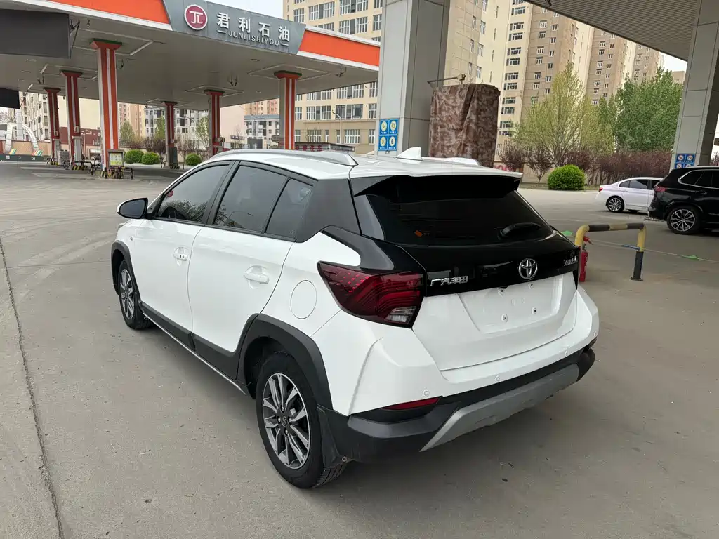Toyota Yaris L 2023 — фото 12