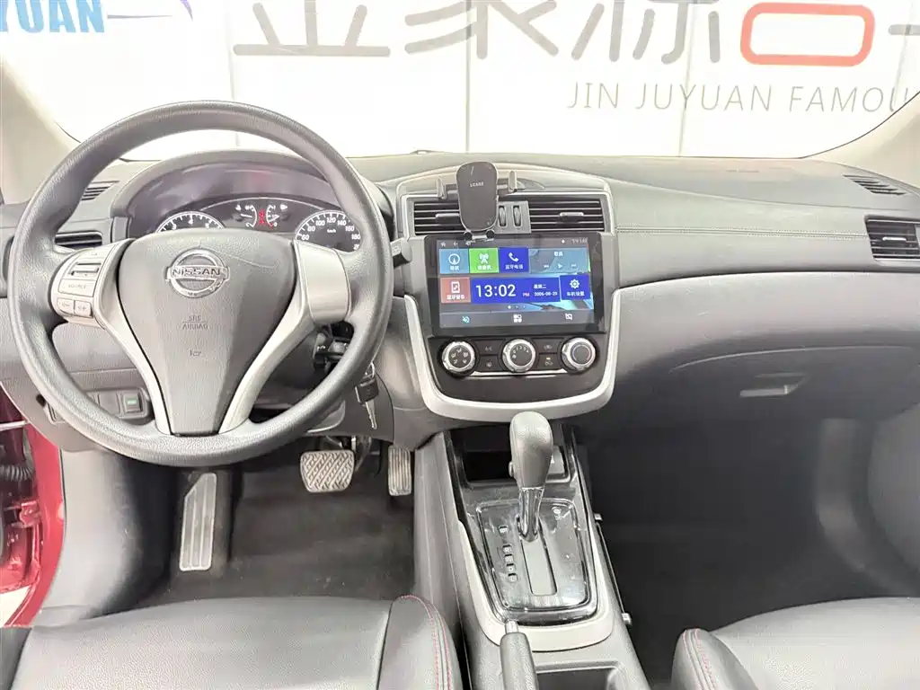 Nissan Tiida 2018 — фото 12