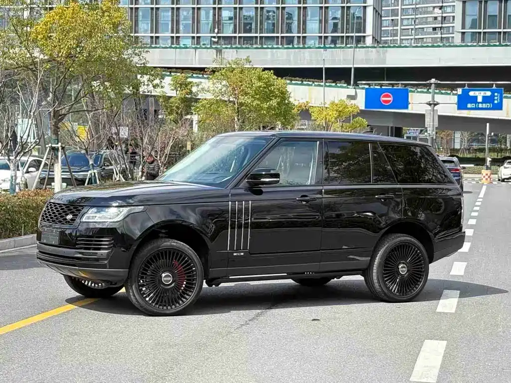 Land Rover Range Rover 2021 — фото 1