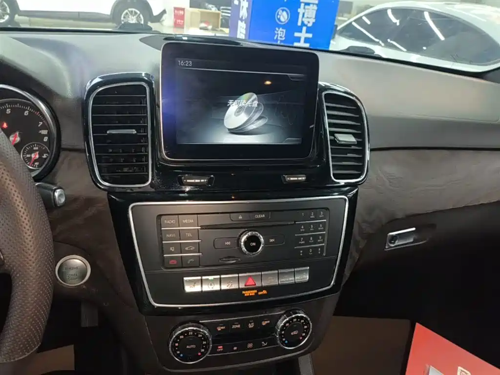 Mercedes-Benz GLE 2016 — фото 13
