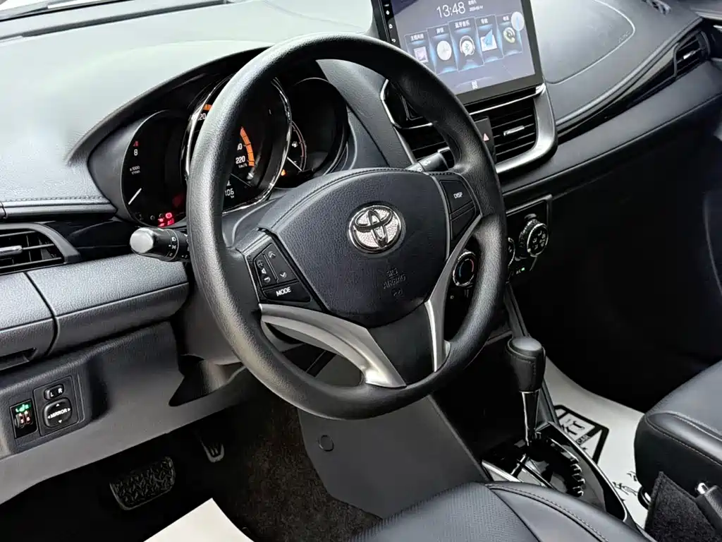 Toyota Yaris L 2022 — фото 7