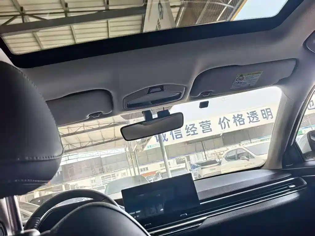 Geely Emgrand 2021