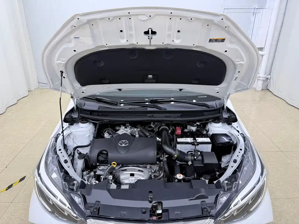 Toyota Yaris L 2022 — фото 18