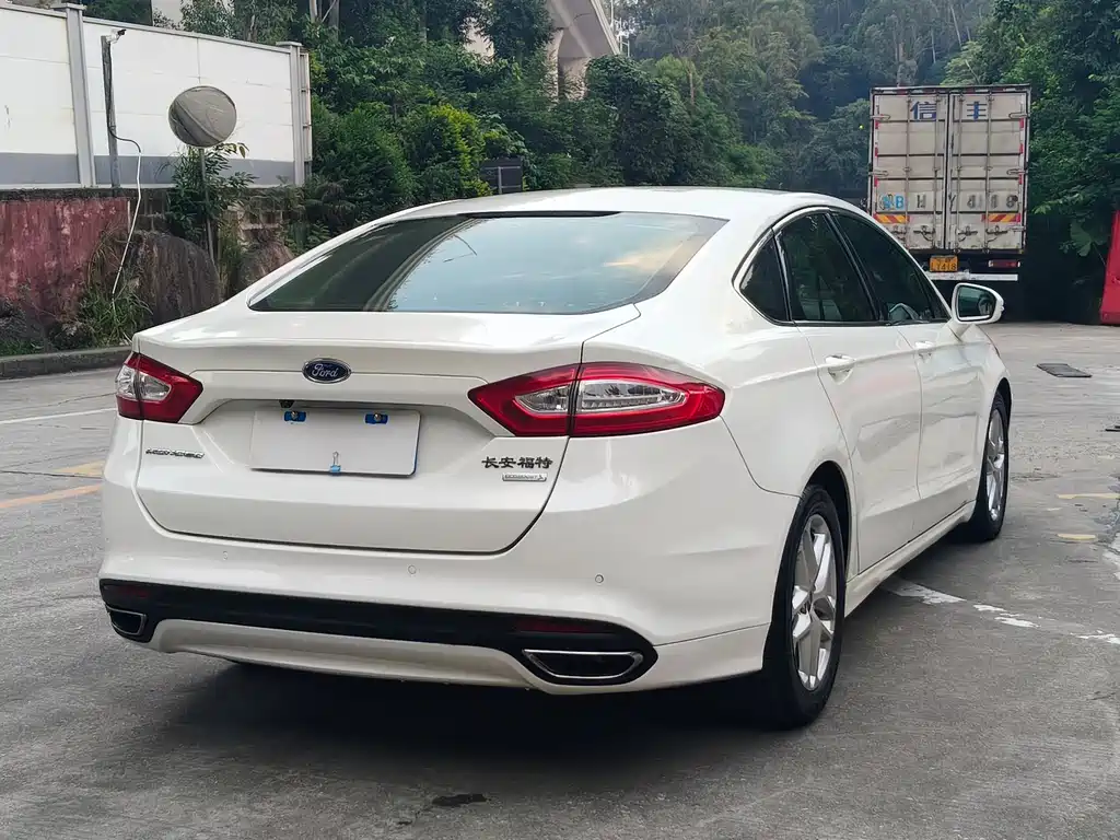 Ford Mondeo 2015 — фото 6