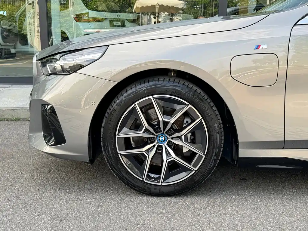 BMW i5 2024 — фото 3