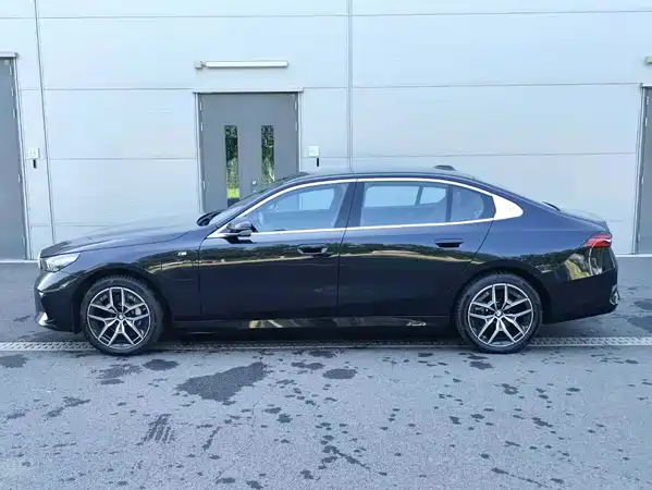 BMW i5 2025