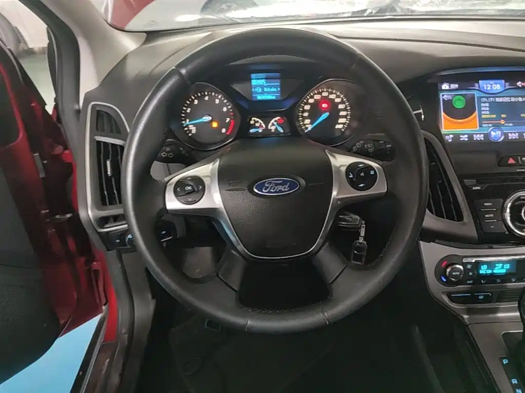 Ford Focus 2015 — фото 10
