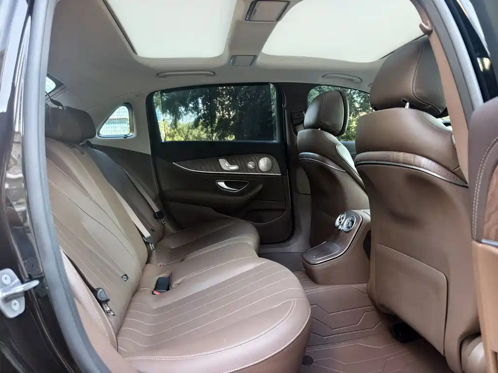 Mercedes-Benz E-Class 2022 — фото 13