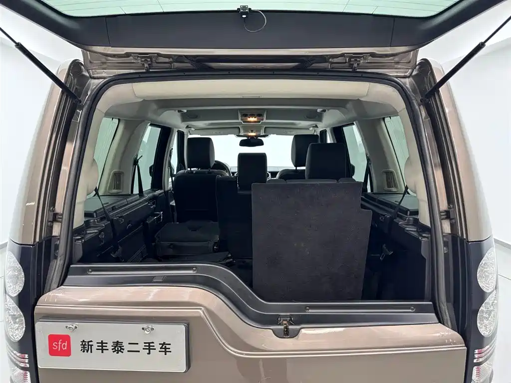 Land Rover Discovery 2015 — фото 21