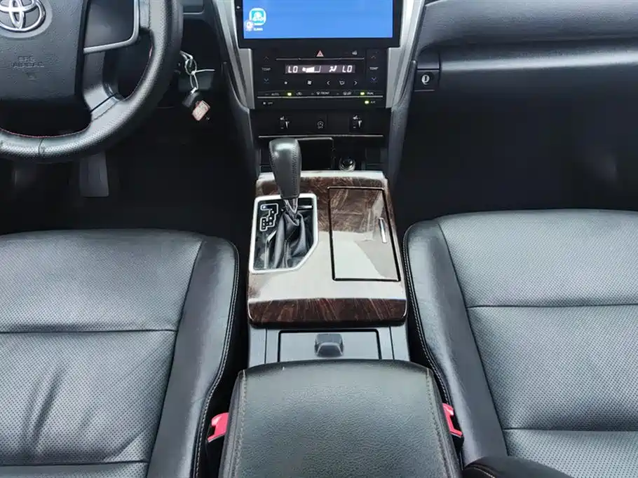Toyota Camry 2017 — фото 16