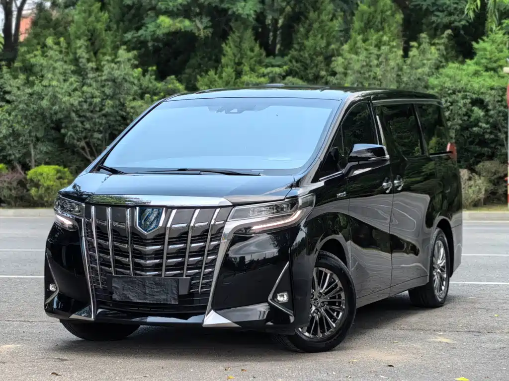 Toyota Alphard 2023 — фото 1