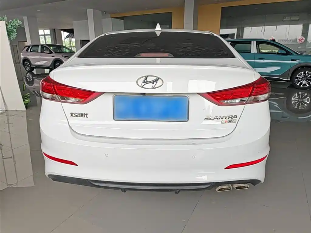 Hyundai Elantra 2020 — фото 6