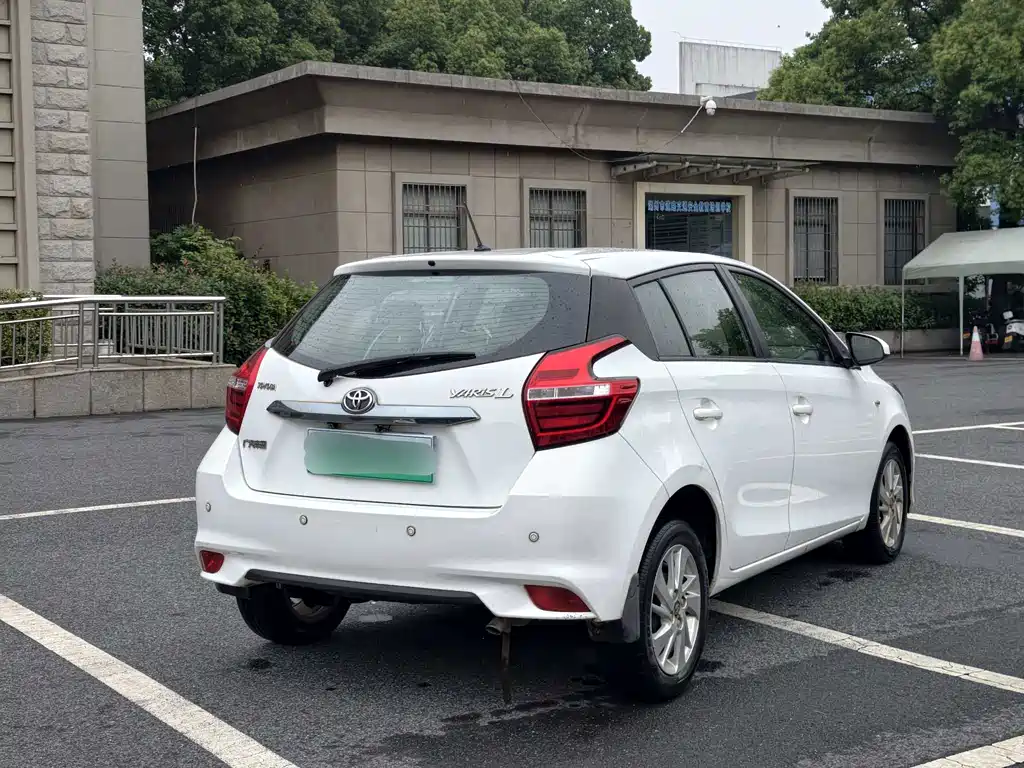 Toyota Yaris L 2016 — фото 7