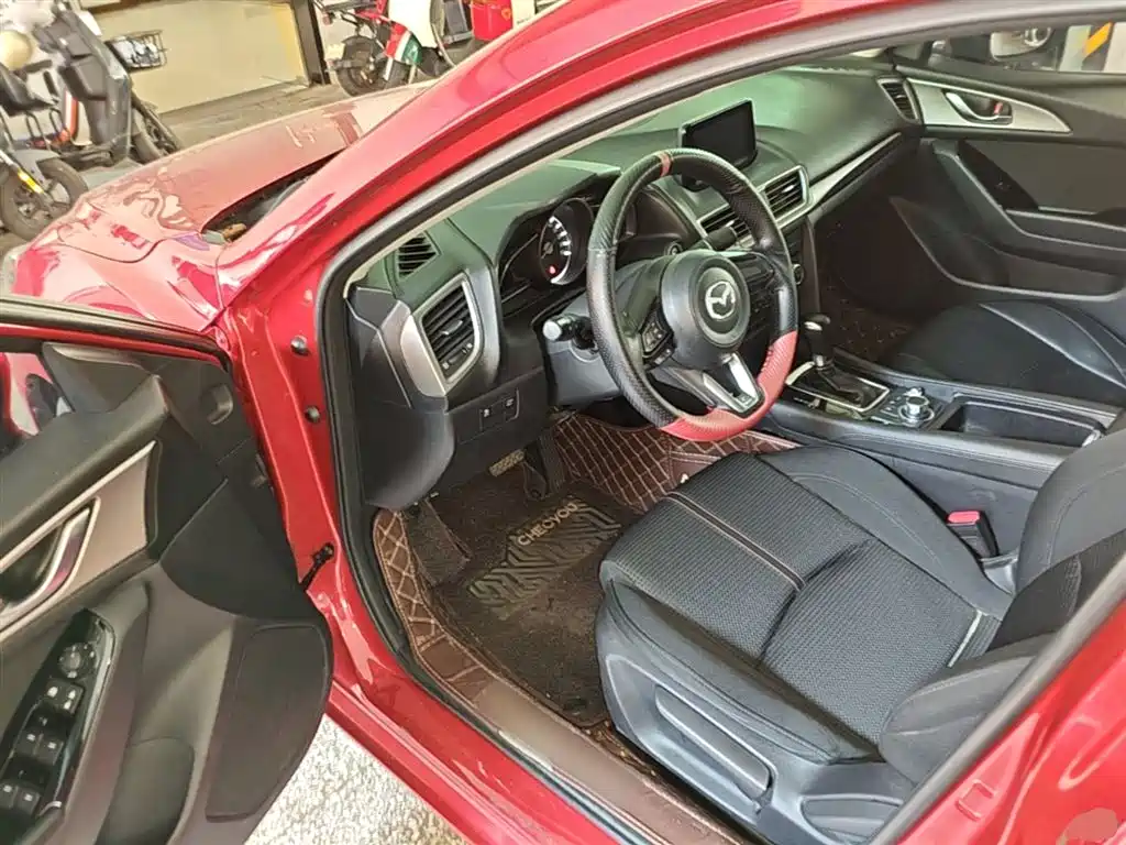 Mazda 3 Axela 2017 — фото 16