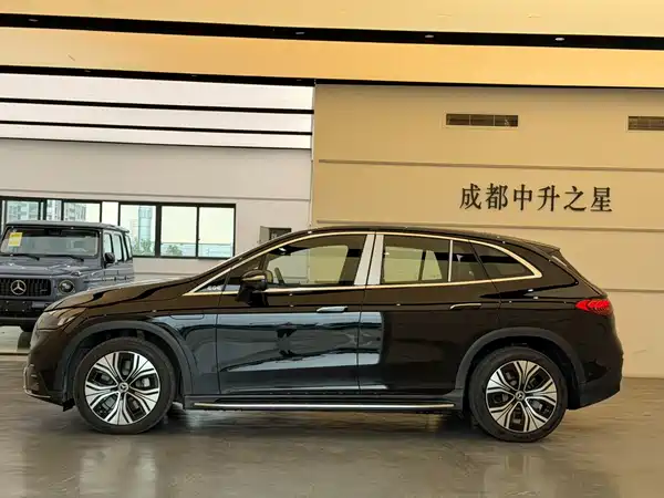 Mercedes-Benz EQE SUV 2025