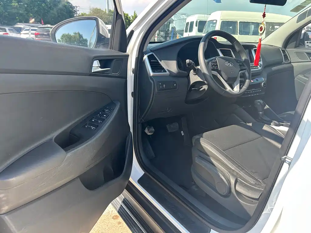 Hyundai Tucson 2017 — фото 9