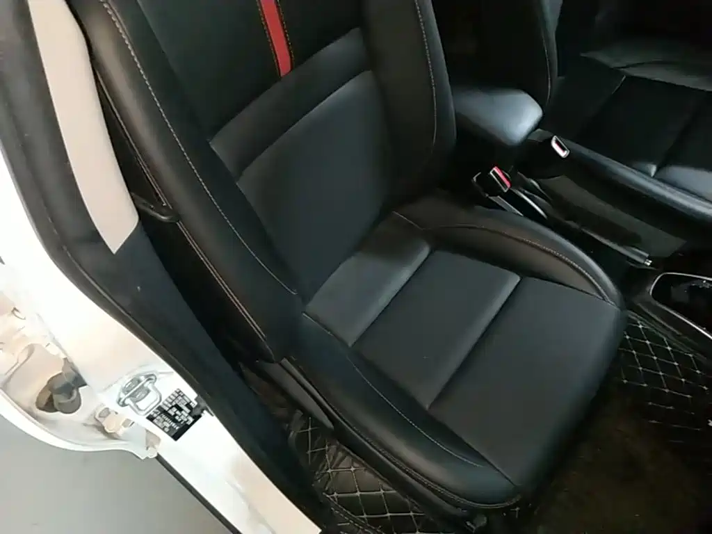 Toyota Yaris L 2023 — фото 25