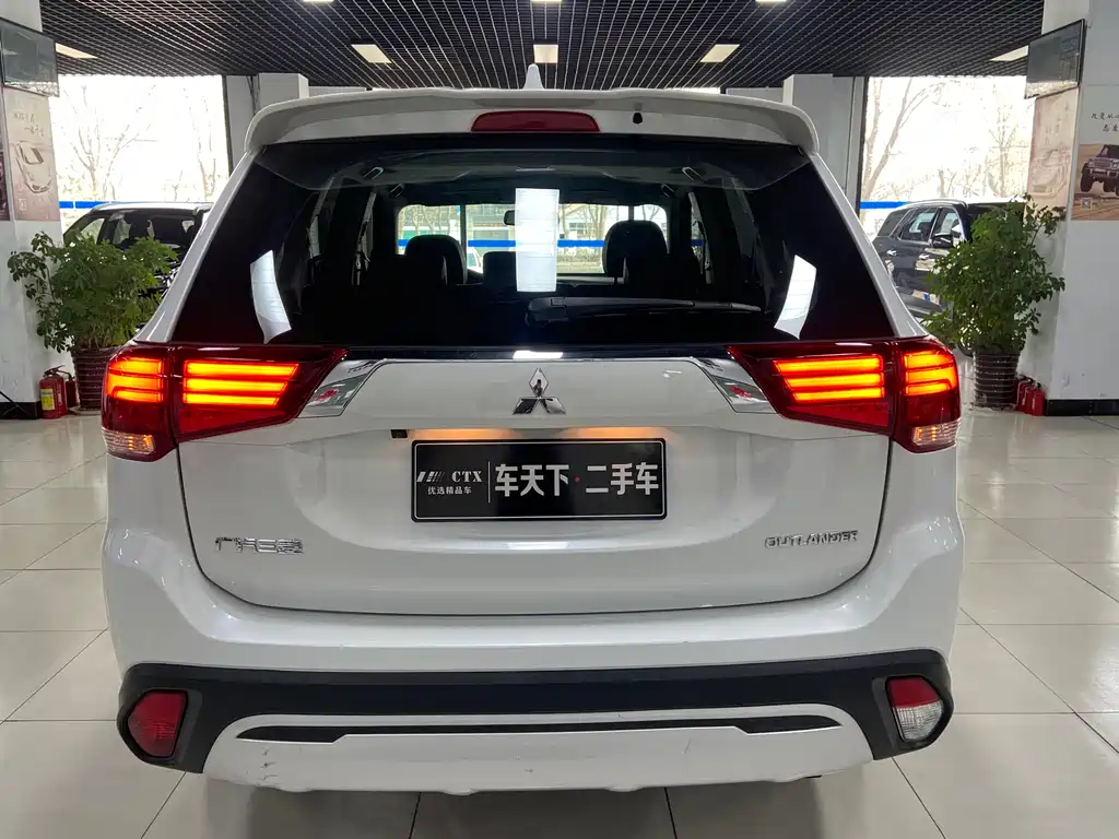 Mitsubishi Outlander 2020 — фото 5