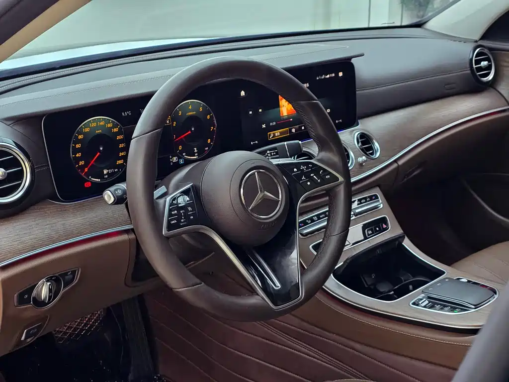 Mercedes-Benz E-Class 2023 — фото 4