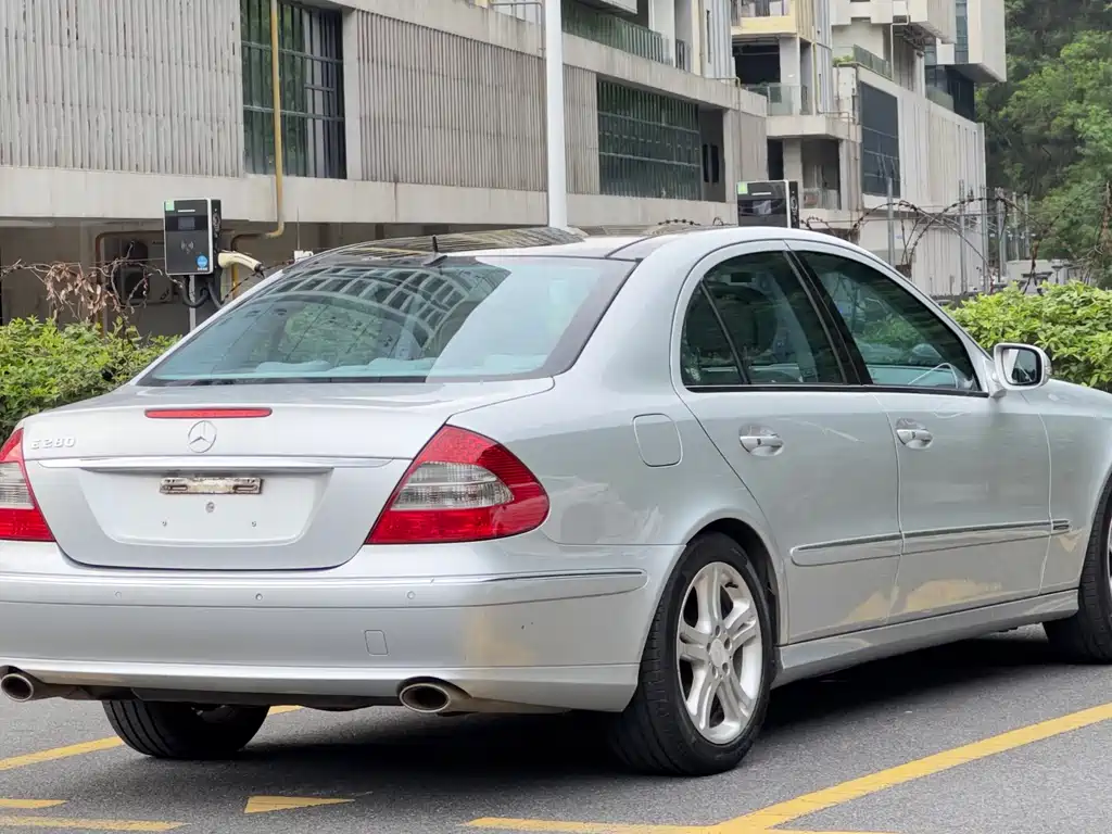 Mercedes-Benz E-Class 2008 — фото 15