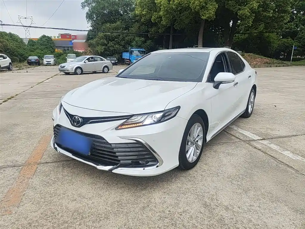 Toyota Camry 2023 — фото 2