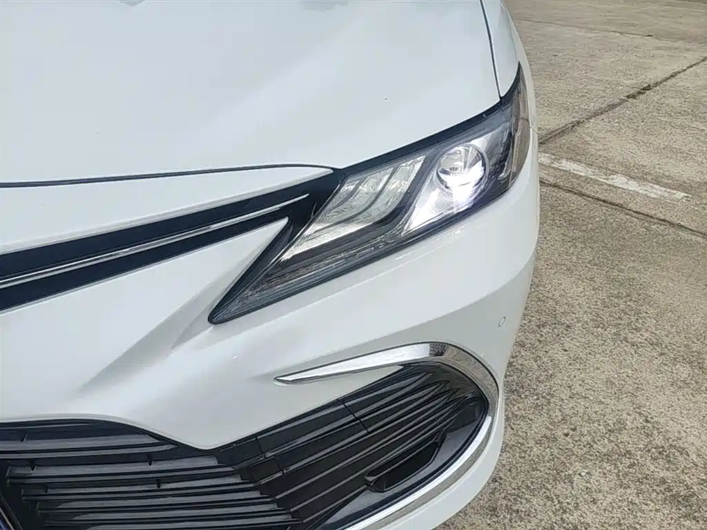 Toyota Camry 2023 — фото 24