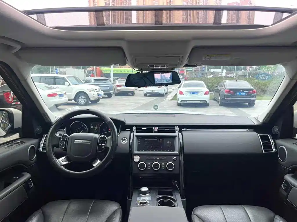 Land Rover Discovery 2019 — фото 9