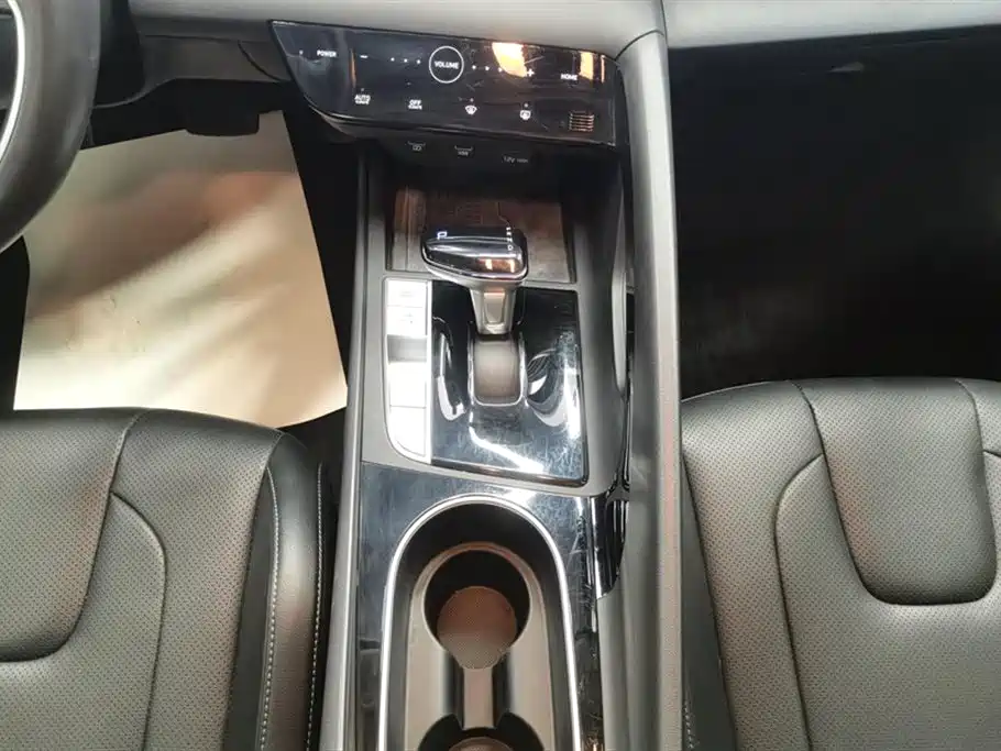 Hyundai Elantra 2020 — фото 16