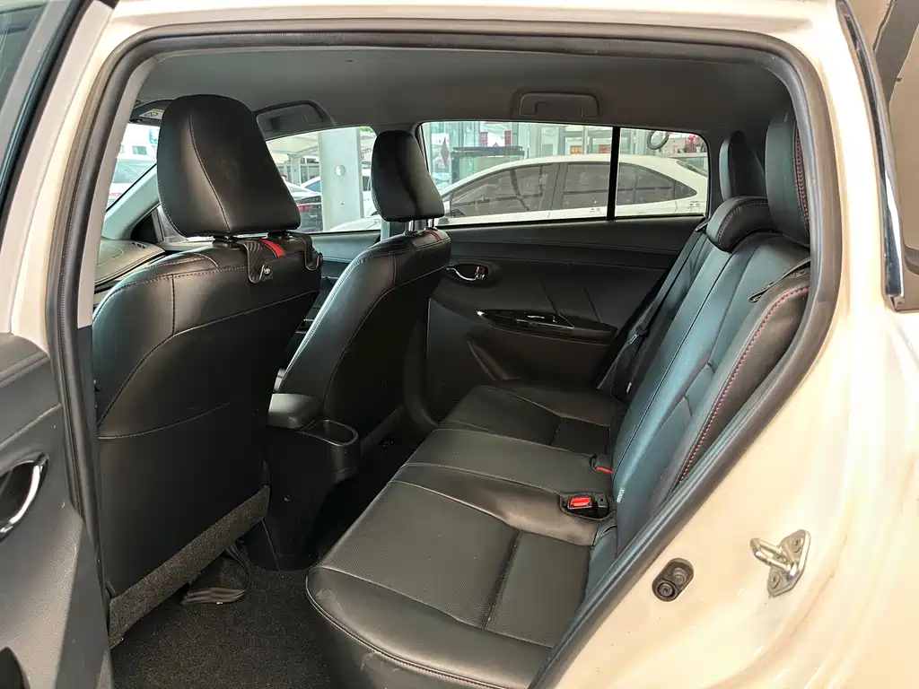 Toyota Yaris L 2022 — фото 8