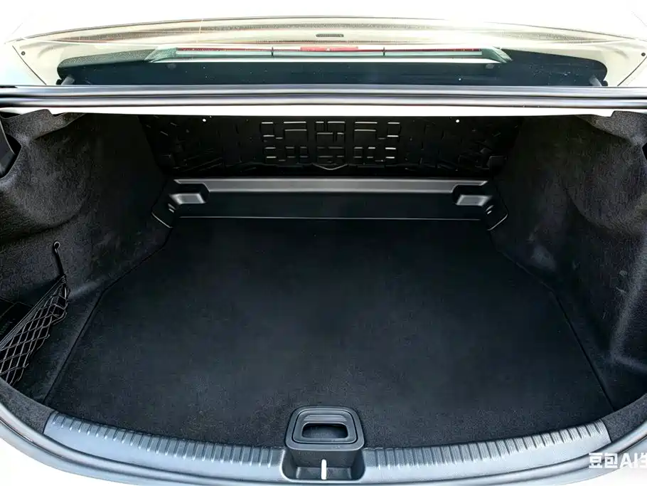 Mercedes-Benz C-Class 2023 — фото 11