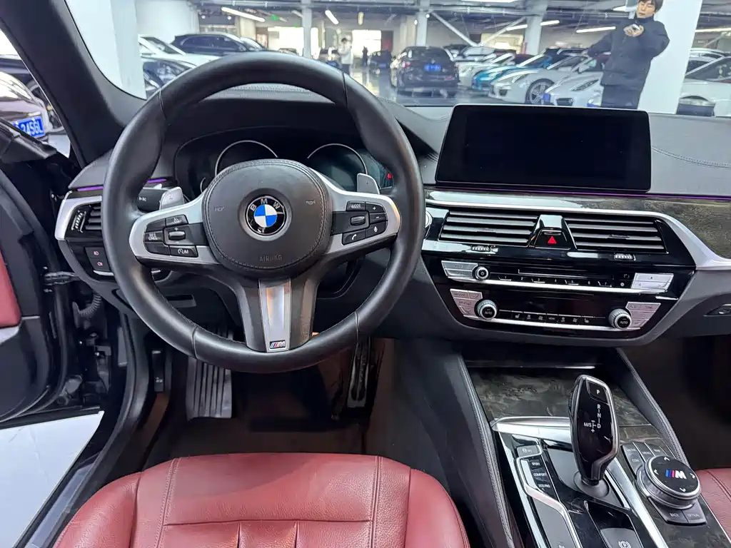 BMW 5 Series 2018 — фото 8