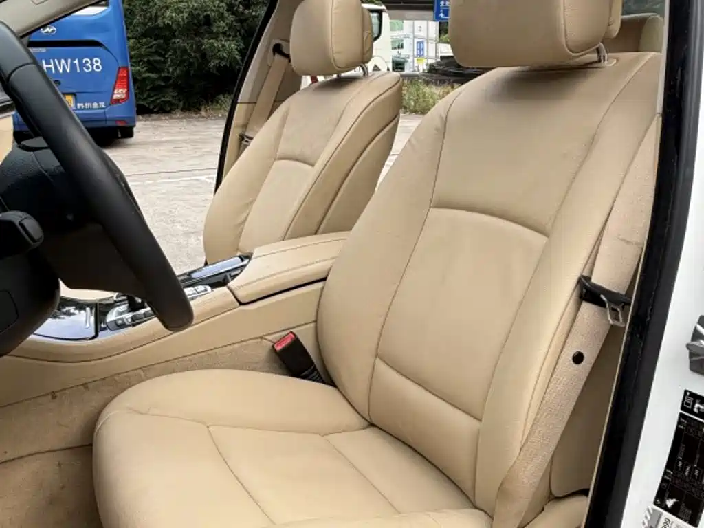 BMW 5 Series 2012 — фото 10