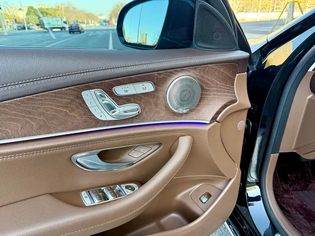 Mercedes-Benz E-Class 2023 — фото 9