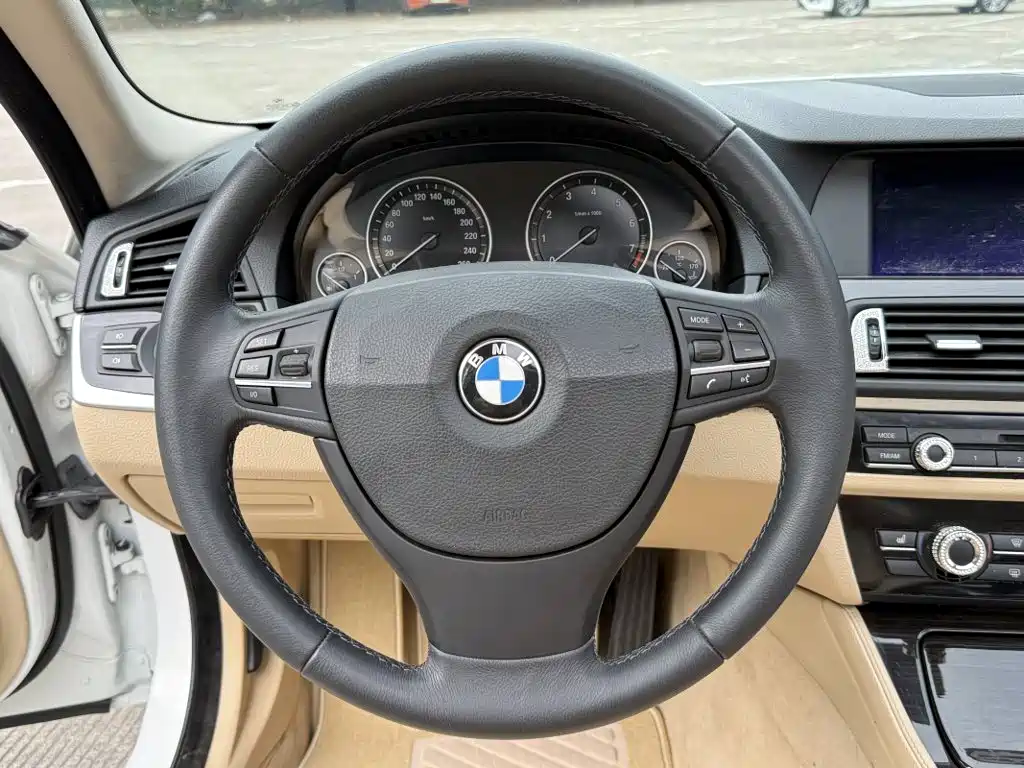BMW 5 Series 2012 — фото 15