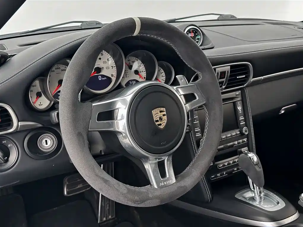 Porsche 911 2011 — фото 11