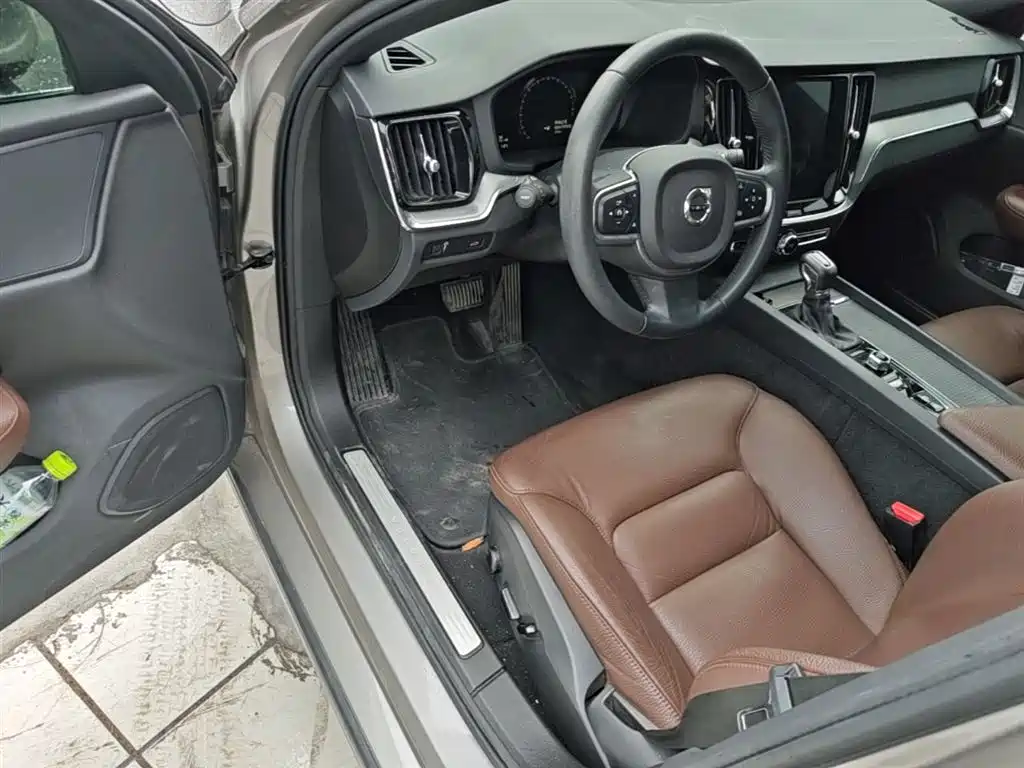 Volvo S60 2020 — фото 16
