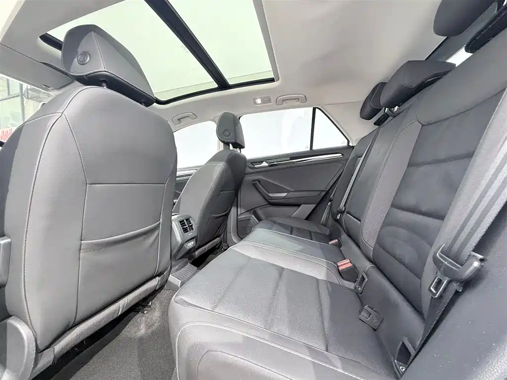 Volkswagen T-Roc 2022 — фото 8