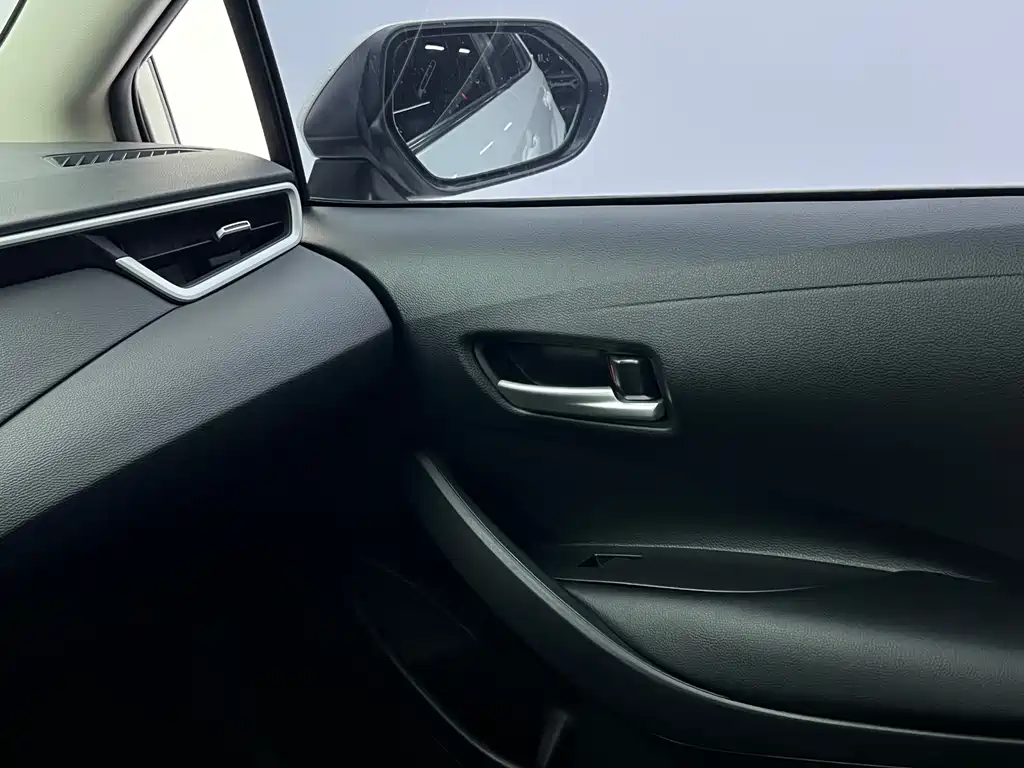 Toyota Corolla 2023 — фото 11