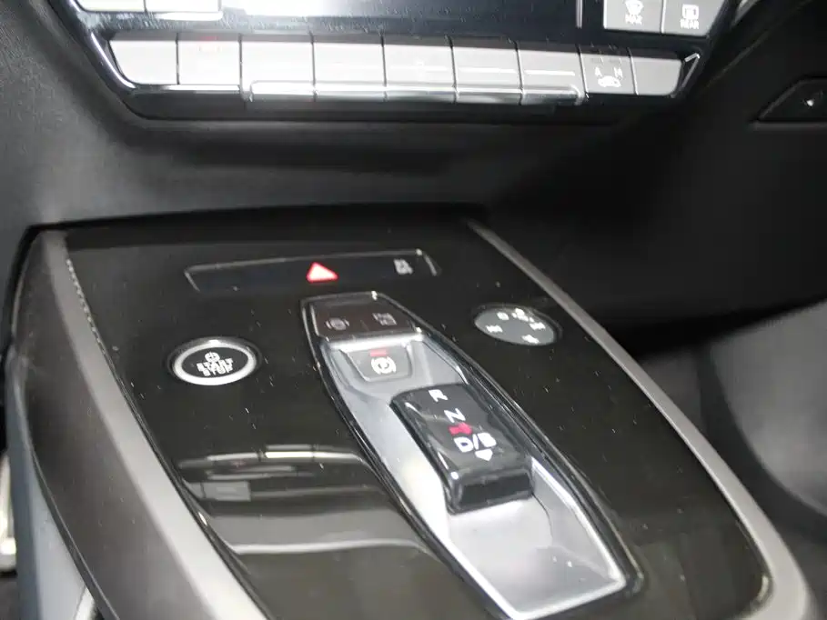 Audi Q4 E-Tron 2025 — фото 12