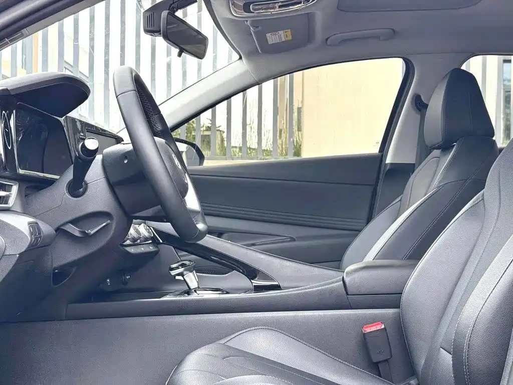 Hyundai Elantra 2023