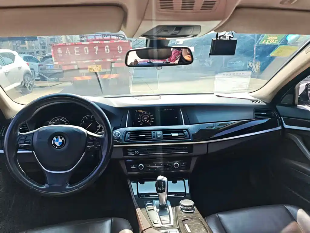 BMW 5 Series 2017 — фото 9