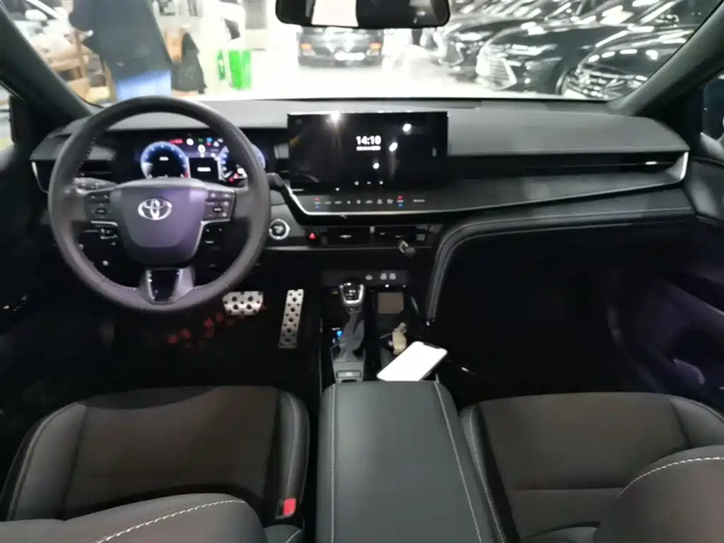 Toyota Camry 2024 — фото 10
