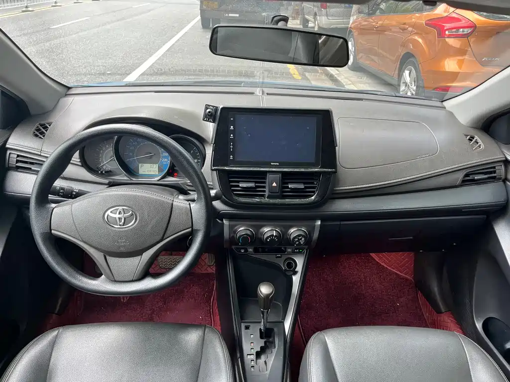 Toyota Yaris L 2014 — фото 9