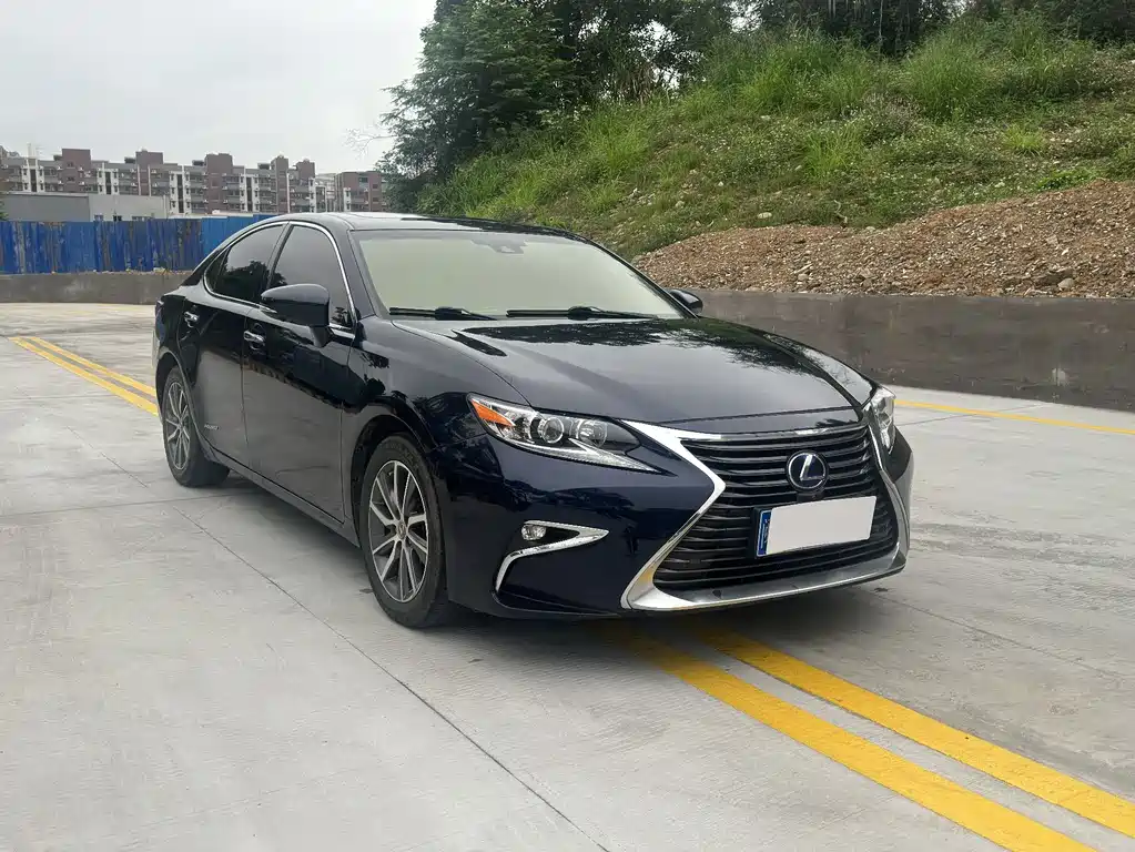 Lexus ES 2018 — фото 3