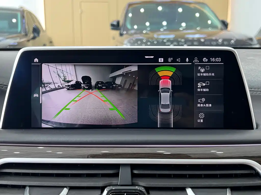 BMW 7 Series 2019 — фото 12